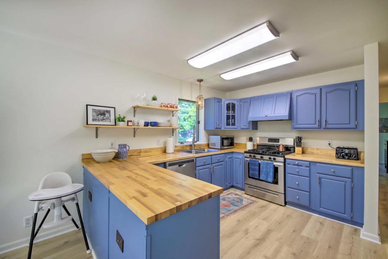 Modern Eckerty Home With Deck On Patoka Lake! Taswell Bagian luar foto