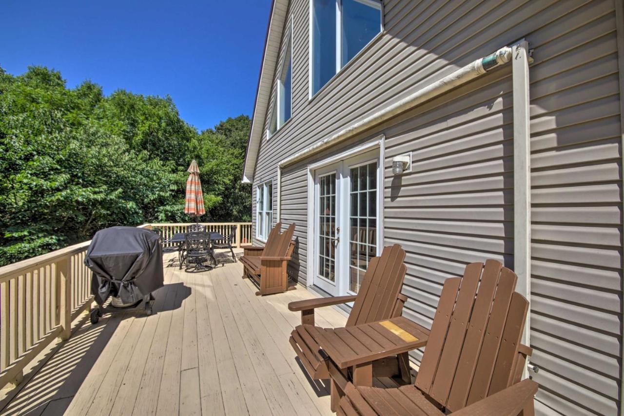 Modern Eckerty Home With Deck On Patoka Lake! Taswell Bagian luar foto