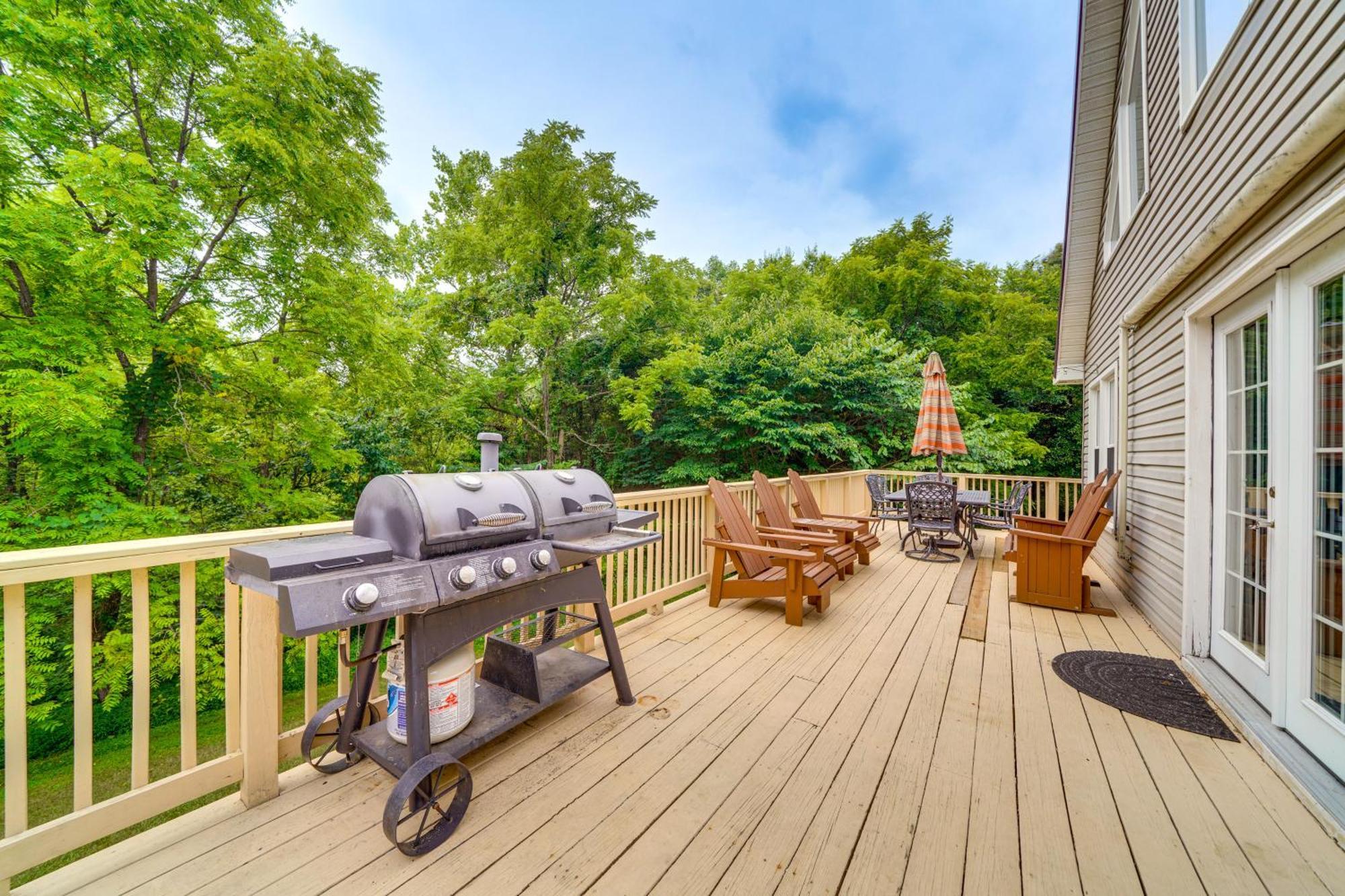 Modern Eckerty Home With Deck On Patoka Lake! Taswell Bagian luar foto